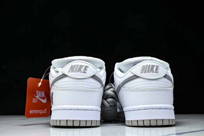 nike sb dunk low Svp*me 94 white metallic silver  hq8487-100