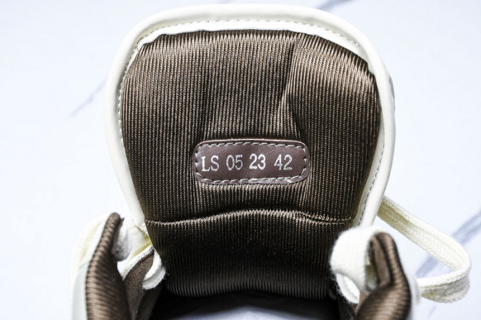 D10R B27 High Top Sneaker 10802