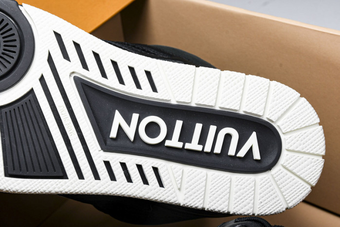 LV SNEAKER LOW 081501