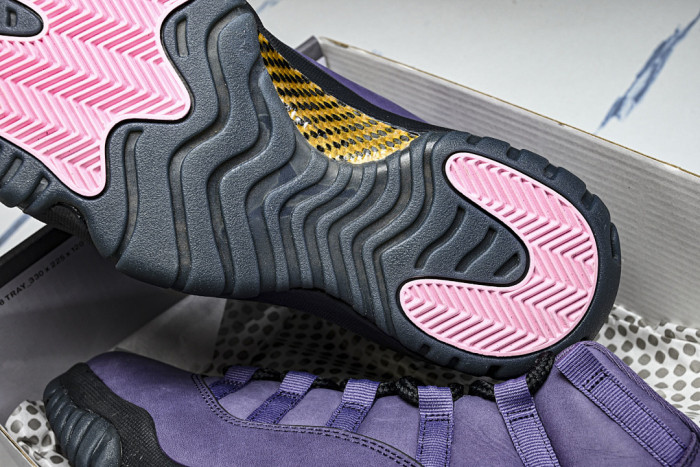 Air Jordan 11 “Las Vegas” IO8961-553