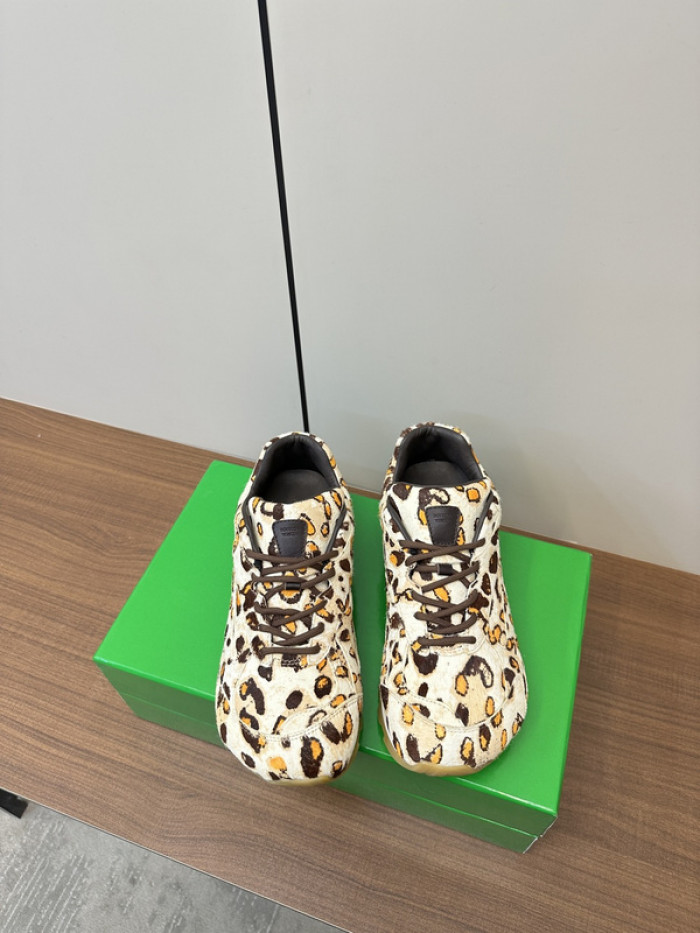 b0tt*ga Ven*ta orbit sneaker