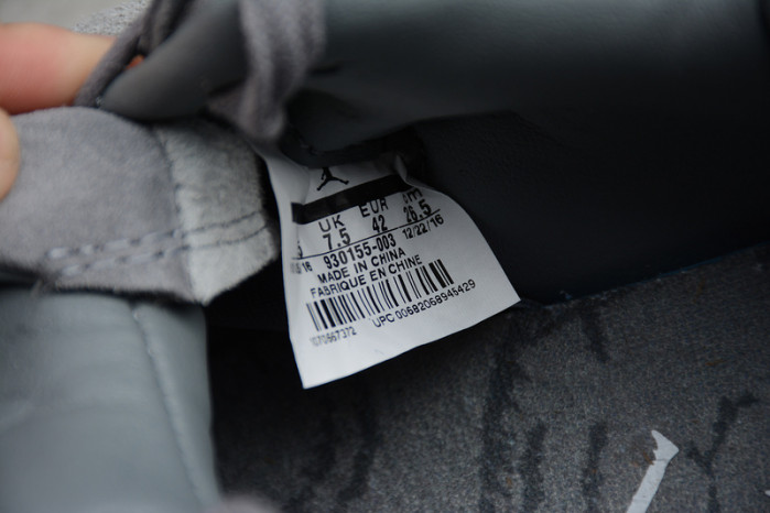 KAWS x Air Jordan 4“ Cool Grey”930155-003