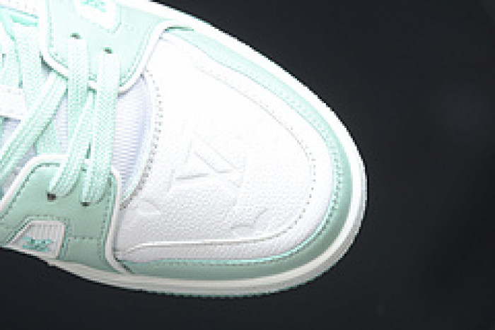 LV SNEAKER LOW YEE-008