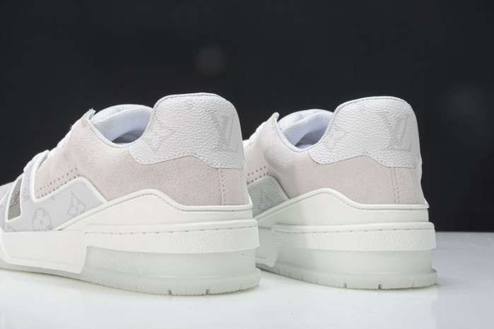 LV SNEAKER LOW YEE-011