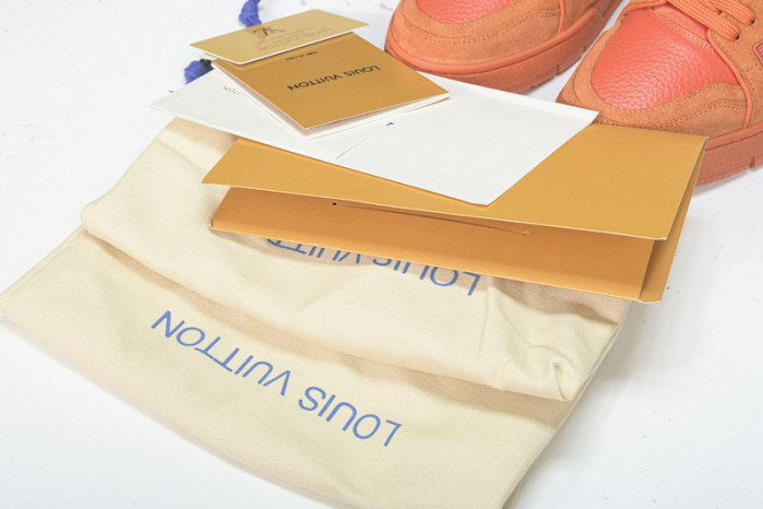 LV SNEAKER LOW YEE-012