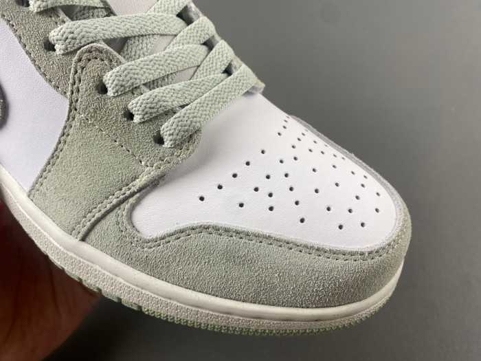 Air Jordan 1 Low “Light Green”  FN5214-131