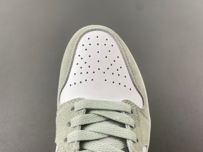 Air Jordan 1 Low “Light Green”  FN5214-131