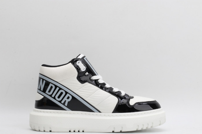 D10R B27 High Top Sneaker