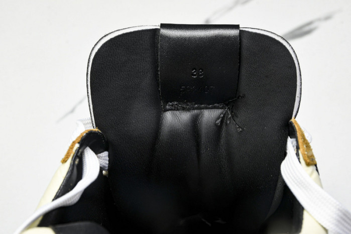 L*0ewe Ballet Runner  LW-FOR15