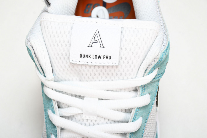 APRIL SKKATEBOARDS x nike SB Dunk Low  Turbo Green   FD2562-400