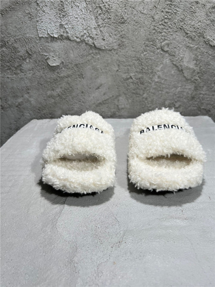 BLCG SLIPPERS