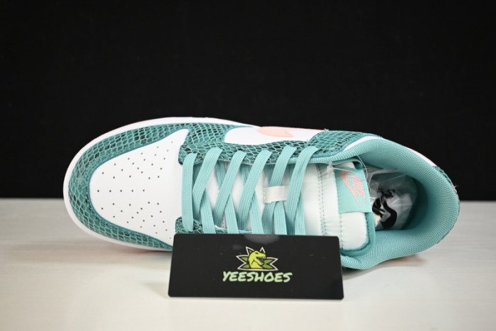 Dunk SB Low "Snake Skin" DR8577-300