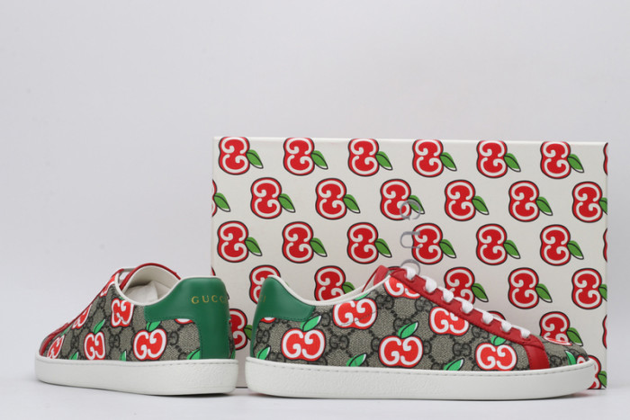 Gv*c ace embroidered low-top sneaker