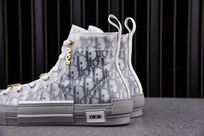 D10R B23 Oblique High Top Sneaker