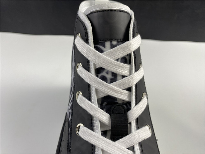 D10R B23 Oblique High Top Sneaker