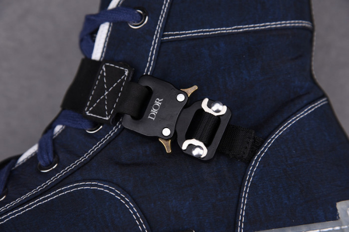 D10R B23 Oblique High Top Sneaker